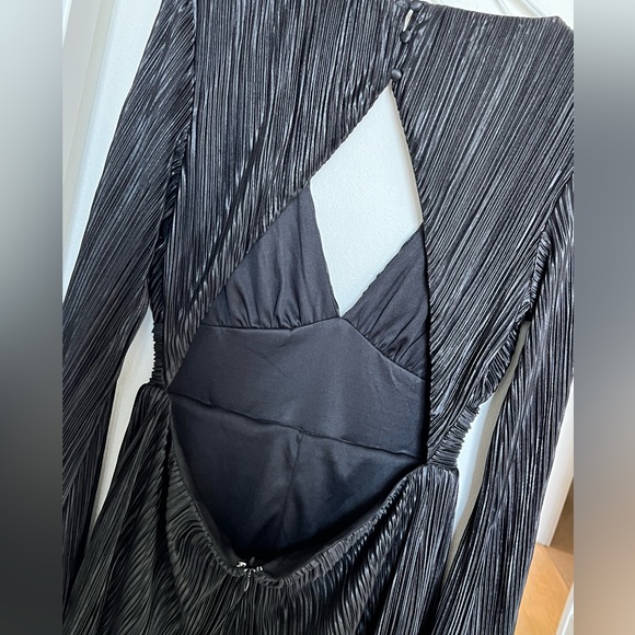NWOT Lulus Plisse & Thank You Black Pleated Long Sleeve Backless Romper | Size M - Picture 6 of 6